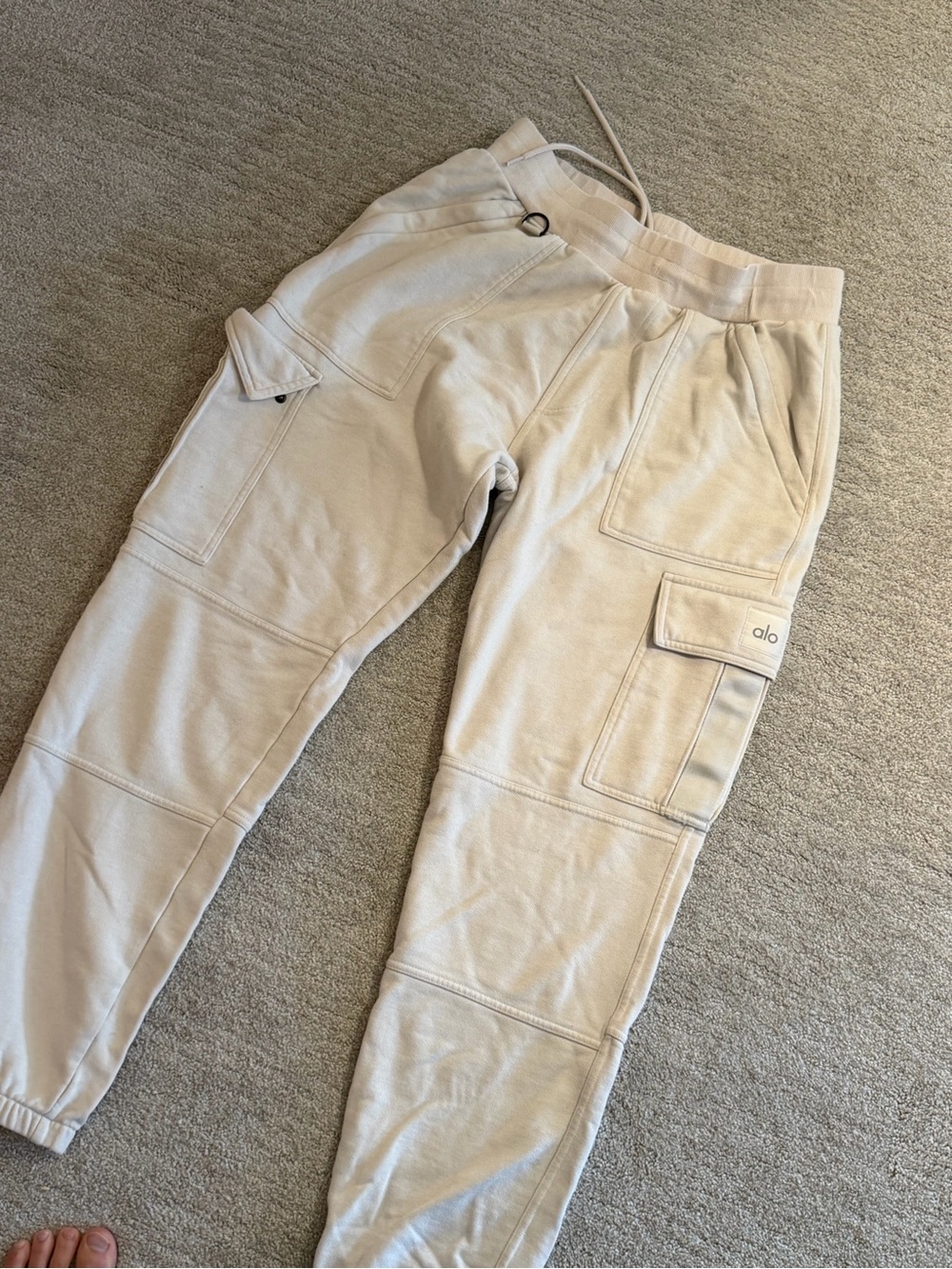 ALO Yoga Men’s Light Tan Cargo Joggers